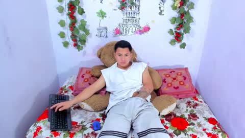 nataliaandjulliam online show from 11/16/25, 03:12