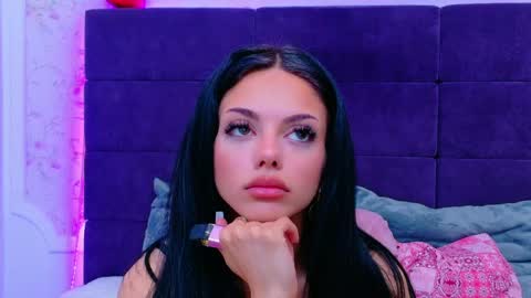 Snapshot of nataliacroft chatting on 04/13/26, 02:33 nataliacroft online show from 04/13/26, 02:33