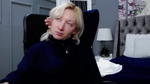 Snapshot of natalie_bitton chatting on 12/04/24, 09:29 Natalie online show from 12/04/24, 09:29