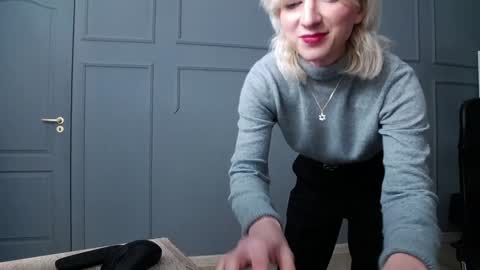 Snapshot of natalie_bitton chatting on 12/07/24, 11:07 Natalie online show from 12/07/24, 11:07
