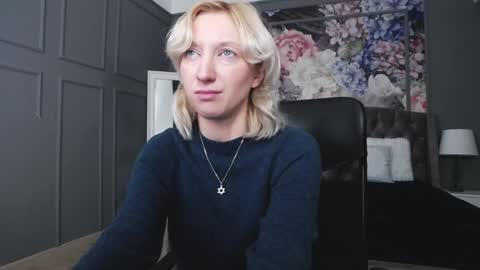 Snapshot of natalie_bitton chatting on 12/08/24, 07:58 Natalie online show from 12/08/24, 07:58