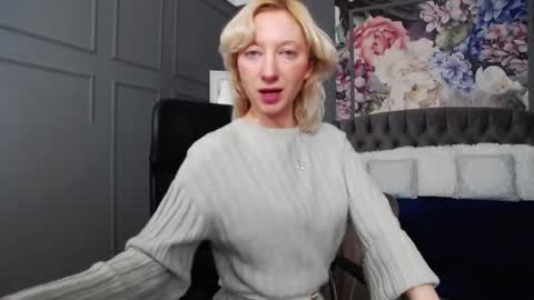 Snapshot of natalie_bitton chatting on 12/14/24, 07:29 Natalie online show from 12/14/24, 07:29