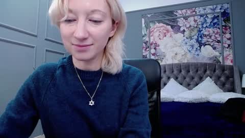 Snapshot of natalie_bitton chatting on 12/22/24, 07:11 Natalie online show from 12/22/24, 07:11