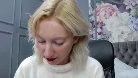 Snapshot of natalie_bitton chatting on 12/24/24, 10:44 Natalie online show from 12/24/24, 10:44