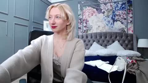 Snapshot of natalie_bitton chatting on 12/25/24, 07:14 Natalie online show from 12/25/24, 07:14