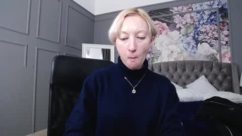 Snapshot of natalie_bitton chatting on 12/27/24, 07:40 Natalie online show from 12/27/24, 07:40