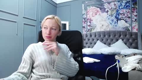 Snapshot of natalie_bitton chatting on 12/29/24, 06:14 Natalie online show from 12/29/24, 06:14