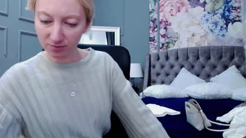 Snapshot of natalie_bitton chatting on 12/29/24, 09:17 Natalie online show from 12/29/24, 09:17