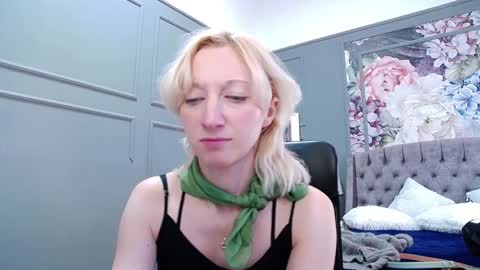 Snapshot of natalie_bitton chatting on 01/04/25, 11:00 Natalie online show from 01/04/25, 11:00