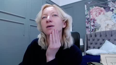 Snapshot of natalie_bitton chatting on 01/06/25, 10:46 Natalie online show from 01/06/25, 10:46