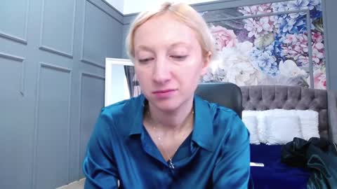 Snapshot of natalie_bitton chatting on 01/09/25, 09:48 Natalie online show from 01/09/25, 09:48
