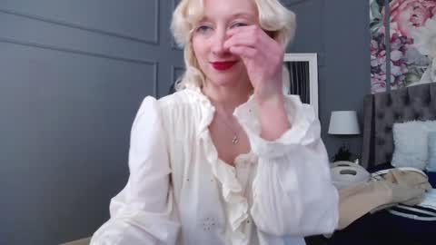 Snapshot of natalie_bitton chatting on 01/10/25, 01:52 Natalie online show from 01/10/25, 01:52