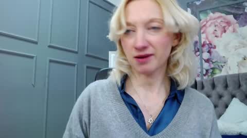 Snapshot of natalie_bitton chatting on 01/13/25, 07:43 Natalie online show from 01/13/25, 07:43