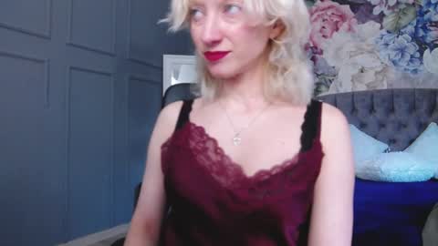 Snapshot of natalie_bitton chatting on 01/18/25, 08:31 Natalie online show from 01/18/25, 08:31