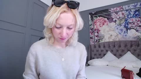 Snapshot of natalie_bitton chatting on 01/19/25, 09:55 Natalie online show from 01/19/25, 09:55