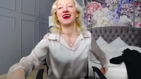 Snapshot of natalie_bitton chatting on 01/20/25, 08:41 Natalie online show from 01/20/25, 08:41