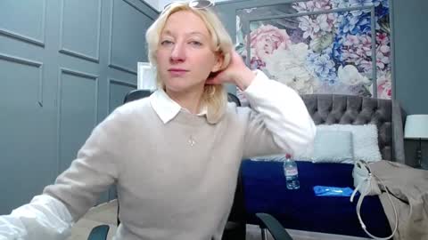 Snapshot of natalie_bitton chatting on 01/23/25, 07:54 Natalie online show from 01/23/25, 07:54