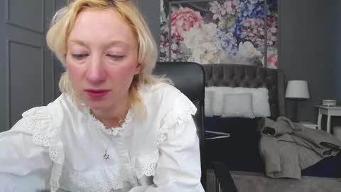 Snapshot of natalie_bitton chatting on 01/27/25, 07:03 Natalie online show from 01/27/25, 07:03