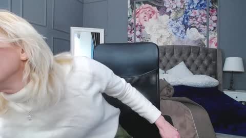 Snapshot of natalie_bitton chatting on 02/03/25, 06:13 Natalie online show from 02/03/25, 06:13