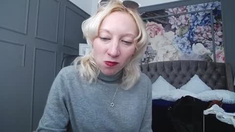 Snapshot of natalie_bitton chatting on 02/07/25, 07:50 Natalie online show from 02/07/25, 07:50