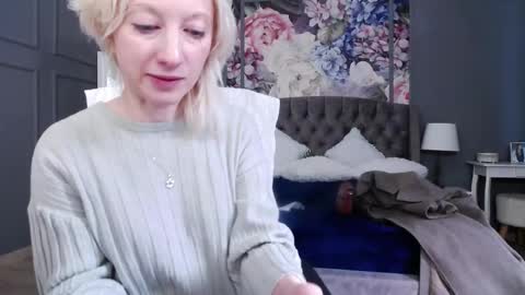 Snapshot of natalie_bitton chatting on 02/09/25, 06:54 Natalie online show from 02/09/25, 06:54
