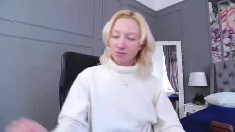 Snapshot of natalie_bitton chatting on 02/20/25, 10:27 Natalie online show from 02/20/25, 10:27