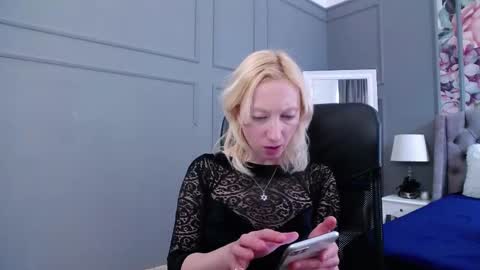 Snapshot of natalie_bitton chatting on 02/21/25, 10:39 Natalie online show from 02/21/25, 10:39