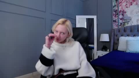 Snapshot of natalie_bitton chatting on 02/21/25, 01:44 Natalie online show from 02/21/25, 01:44