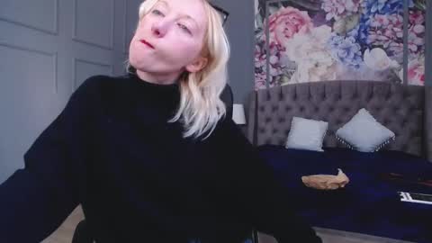 Snapshot of natalie_bitton chatting on 02/25/25, 08:25 Natalie online show from 02/25/25, 08:25