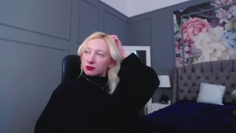 Snapshot of natalie_bitton chatting on 02/25/25, 11:30 Natalie online show from 02/25/25, 11:30