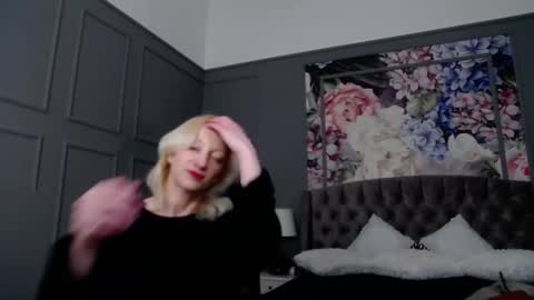 Snapshot of natalie_bitton chatting on 03/01/25, 08:23 Natalie online show from 03/01/25, 08:23