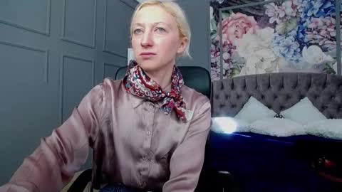 Snapshot of natalie_bitton chatting on 03/05/25, 09:27 Natalie online show from 03/05/25, 09:27