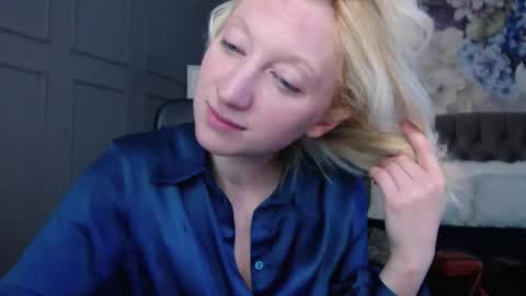 Snapshot of natalie_bitton chatting on 03/09/25, 12:31 Natalie online show from 03/09/25, 12:31