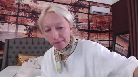 Snapshot of natalie_bitton chatting on 09/09/25, 10:59 Natalie online show from 09/09/25, 10:59