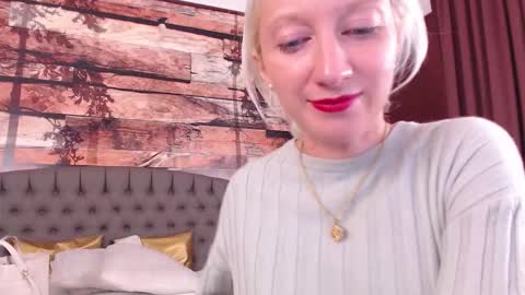 Snapshot of natalie_bitton chatting on 10/01/25, 09:37 Natalie online show from 10/01/25, 09:37