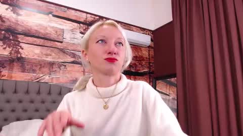 Snapshot of natalie_bitton chatting on 10/04/25, 10:46 Natalie online show from 10/04/25, 10:46