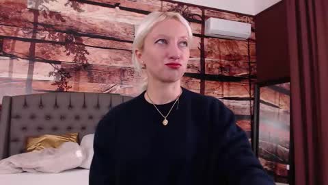 Snapshot of natalie_bitton chatting on 10/06/25, 11:18 Natalie online show from 10/06/25, 11:18