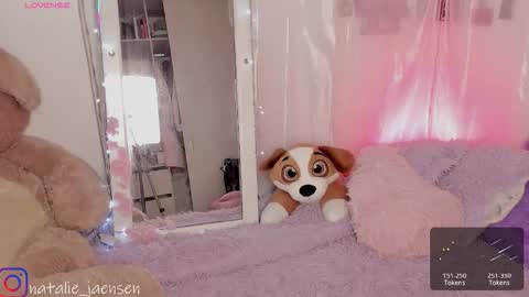 Snapshot of natalie_jaensen chatting on 11/29/25, 09:40 online show from 11/29/25, 09:40