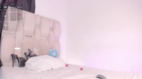 Snapshot of natalie_paris chatting on 10/14/25, 06:36 Natalie online show from 10/14/25, 06:36