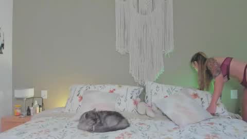 anatalybee online show from 09/29/25, 02:49