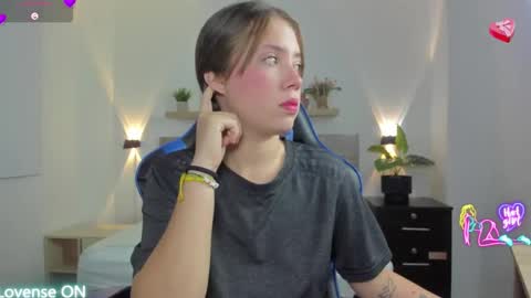 Snapshot of nataly_rodri chatting on 02/15/26, 01:57 Nataly online show from 02/15/26, 01:57