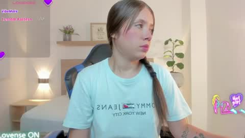 Snapshot of nataly_rodri chatting on 03/24/26, 01:54 Nataly online show from 03/24/26, 01:54