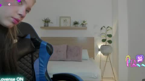 Snapshot of nataly_rodri chatting on 04/05/26, 02:20 Nataly online show from 04/05/26, 02:20