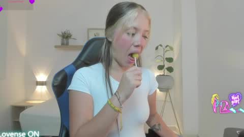 Snapshot of nataly_rodri chatting on 04/09/26, 02:22 Nataly online show from 04/09/26, 02:22