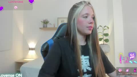 Snapshot of nataly_rodri chatting on 04/21/26, 02:04 Nataly online show from 04/21/26, 02:04