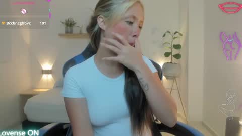 Snapshot of nataly_rodri chatting on 04/28/26, 02:27 Nataly online show from 04/28/26, 02:27