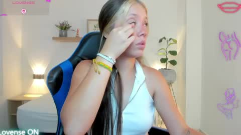 Snapshot of nataly_rodri chatting on 05/09/26, 03:45 Nataly online show from 05/09/26, 03:45