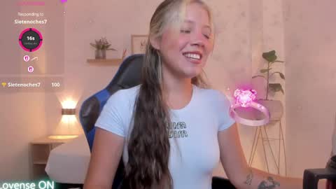 Snapshot of nataly_rodri chatting on 05/26/26, 02:18 Nataly online show from 05/26/26, 02:18