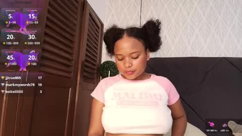 Snapshot of nataly_velez chatting on 02/17/25, 10:47 Naty online show from 02/17/25, 10:47