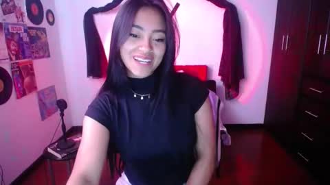Snapshot of natalyescobar_lx chatting on 12/23/24, 05:22 Nataly Escobar online show from 12/23/24, 05:22